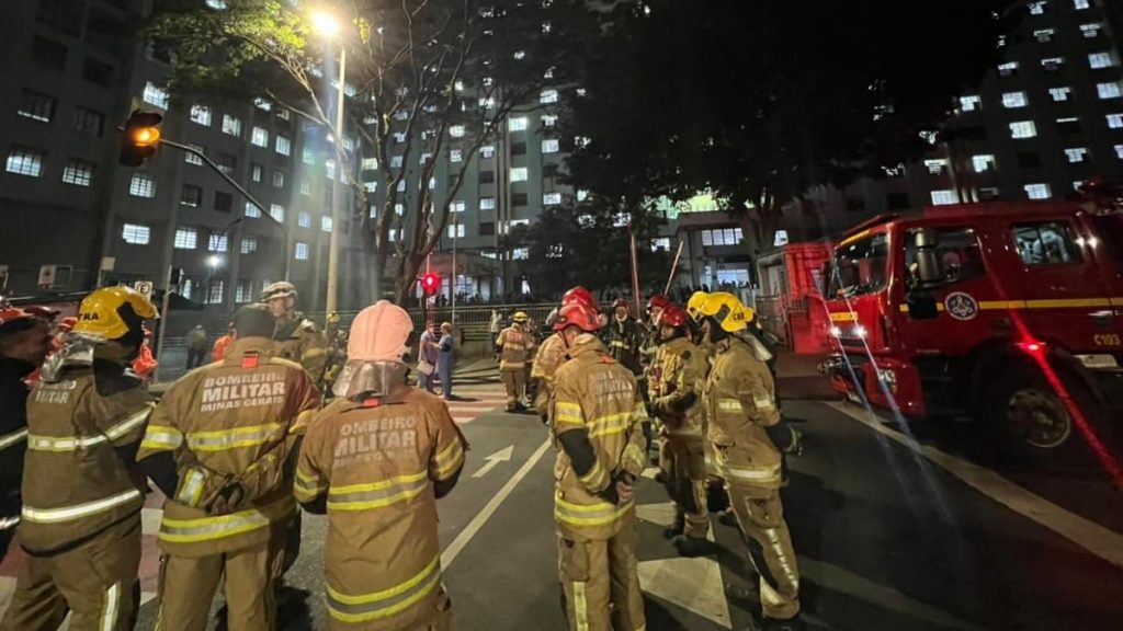Bombeiros vao continuar no predio para dar assistencia aos pacientes 5cb2b9c5 d993 4a20 9c6a c6a68f2f730d.jpg