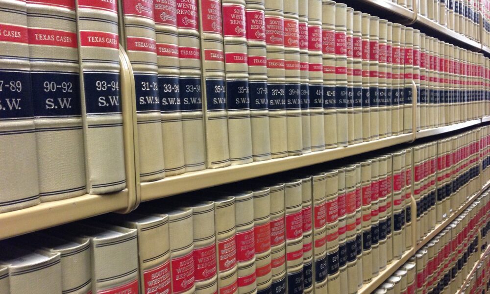 Law books g4ec0c75fe 1280 1000x600.jpg