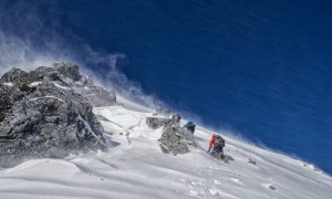 Mountain climbing 4767088 1280 1000x600.jpg