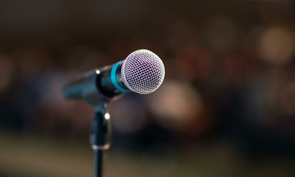 Public speaking g74c608f8d 1280 1000x600.jpg