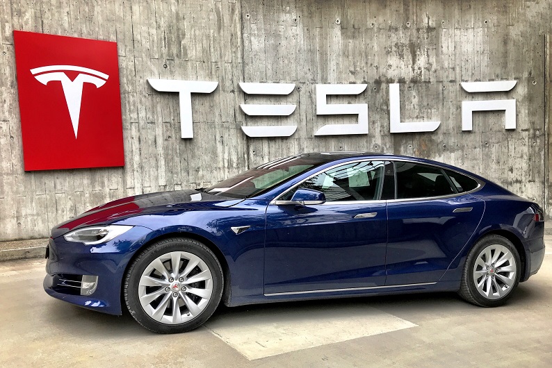 Tesla fans schweiz 2swawy4xhb0 unsplash.jpg
