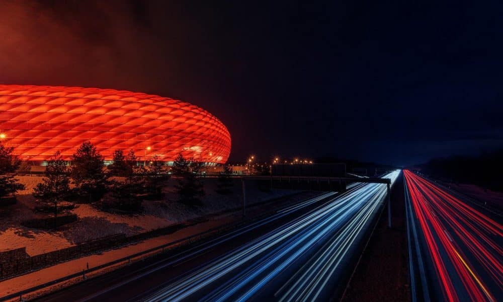 Football stadium 3404535 1280 1000x600.jpg
