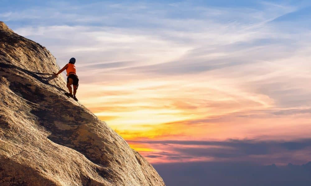 Mountain climber 2427191 1280 1000x600.jpg
