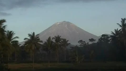 2007 11 10t162756z 1 lva1azw63bxi2fjry6zp3noiwbi6 rtrwnev e world1 nov09 indonesia volcanosworld1 story 502 e1670131674827.jpg
