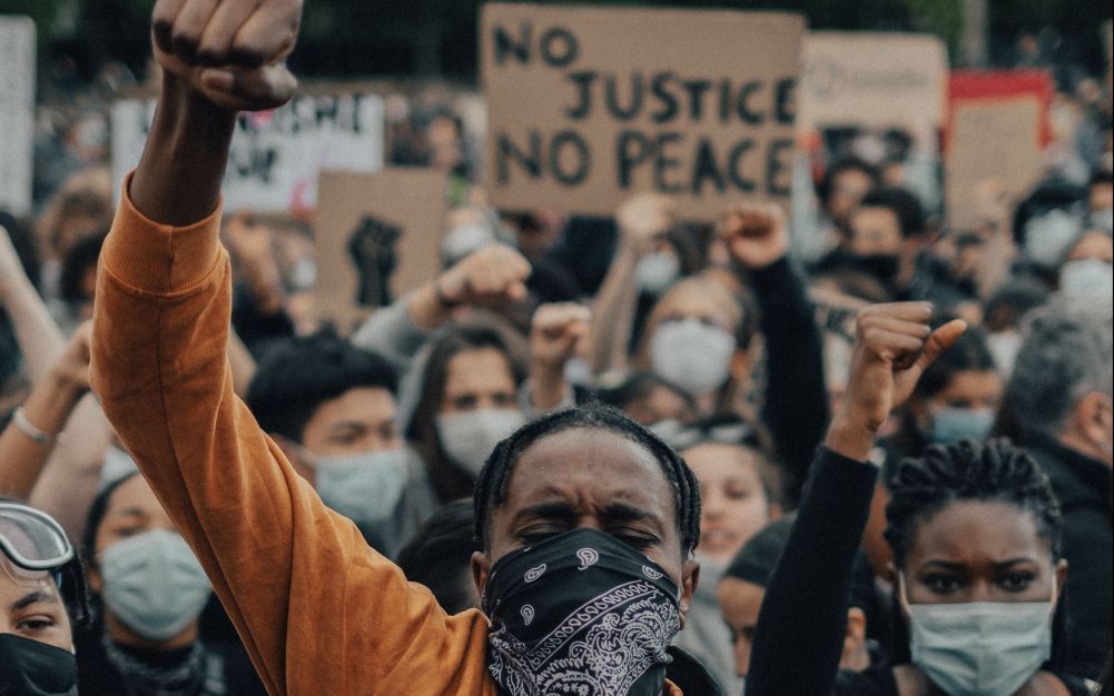 Manifestacao contra racismo e1672316558169.jpg
