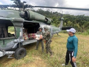 Alimento chegando yanomami.jpg