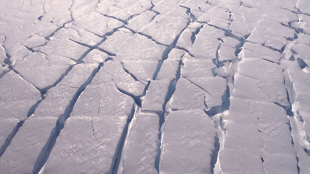 230214105209 03 thwaites glacier melt study climate.jpg