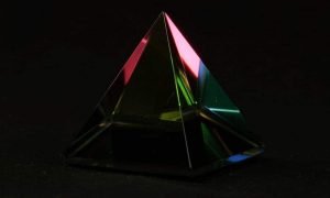 Glass prism 3781924 1920 1000x600.jpg