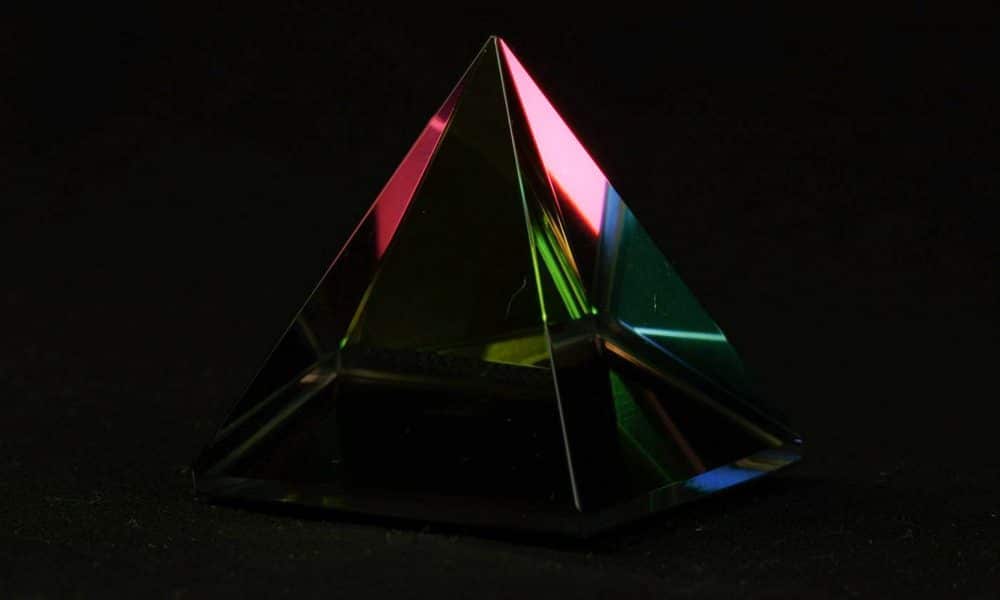 Glass prism 3781924 1920 1000x600.jpg