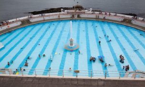 Swimming pool g9cc1b0f50 1280 1000x600.jpg