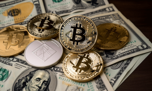 Ambcrypto dollar bills and crypto coins placed on a table e56cc9ae 71a7 4439 819c 625638e5258c 1000x600.png