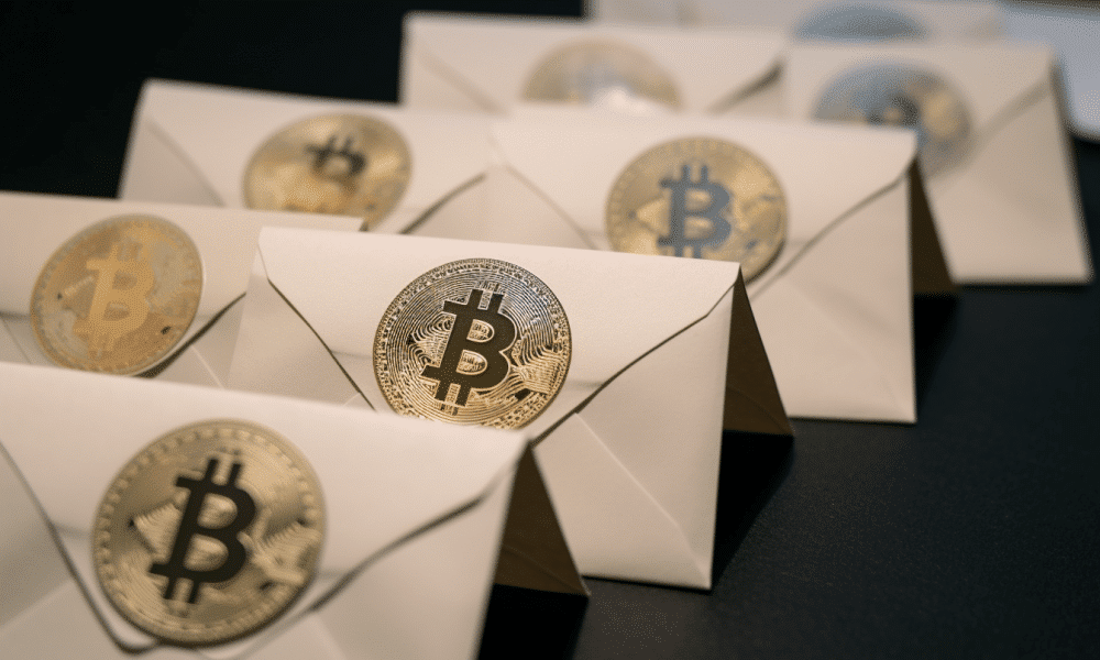 AMBCrypto_an_image_of_small_envelopes_with_the_Bitcoin_logo_wit_a27f8f75-1db5-41d7-a04e-ae01708b8a06-1000x600.png
