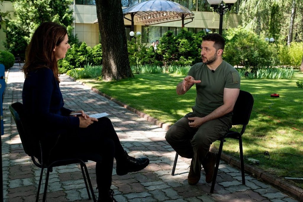 Erin burnett e zelensky.jpg