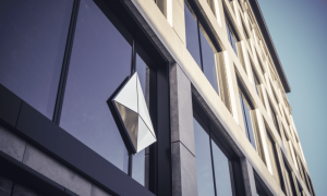 Ambcrypto ethereum logo on a building 79f84696 66f3 4e01 aaf5 ece7a1fd4b1c 1000x600.png