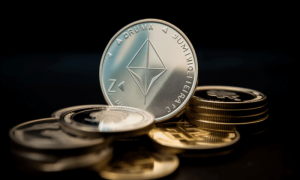 Ambcrypto ethereum coin on top of solana and avalance coins. a9ec51ae aeba 4fb6 85e3 dbe297529881 1200x900 1000x600.png