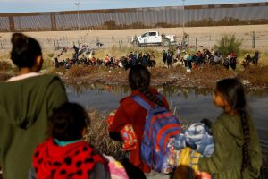 2023 12 18t220416z 1 Lynxmpejbh0qt Rtroptp 4 Eua Mexico Migracao Lei.jpg