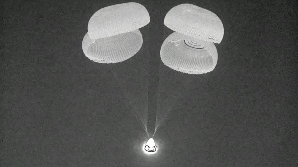 A Capsula Crew Dragon Transportando Quatro Astronautas Retorna A Terra Em 15 De Setembro Apos Uma Mi.jpeg