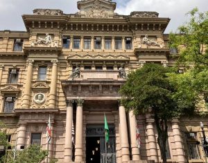 Sentença arbitral é anulada por presidente esconder vínculo com parte