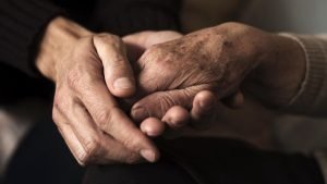 Justiça condena Estado e município a promoverem acolhimento institucional de idosos