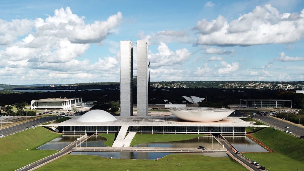 Emenda constitucional que regula eleição em tribunais de Justiça será promulgada