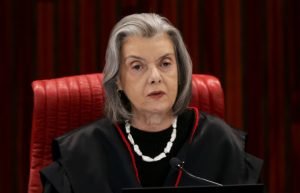 Cármen Lúcia critica 'bets', proibidas pelo TSE sobre o resultado das eleições