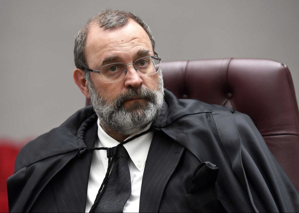 Provas obtidas de WhatsApp sem autorização judicial em caso de tráfico de drogas são nulas, entende STJ