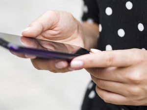 Justiça condena rede social a indenizar usuária que teve conta invadida por golpista