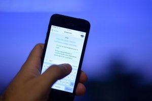 Justiça do Trabalho anula citação enviada a empresa por WhatsApp com chat automático