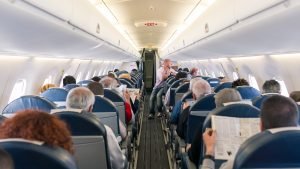 Justiça condena companhia aérea e site de viagens por cobrança abusiva de assento