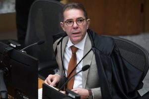 STJ anula decisão que afastou mãe gestante do convívio com os filhos menores