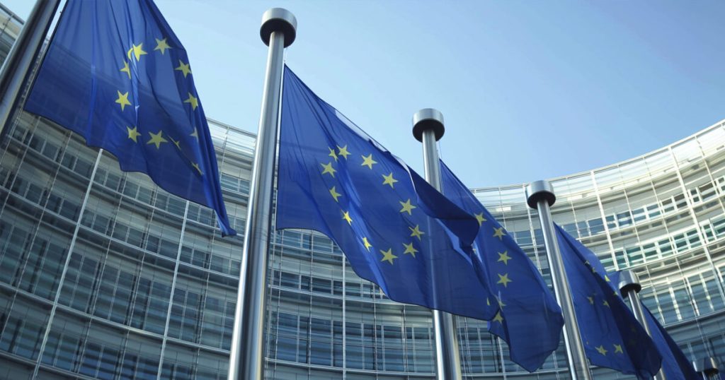 1734739956 Eu Mica.jpg