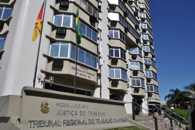 TRT-4 rejeita uso de geolocalização como prova de jornada de trabalho e reconhece horas extras