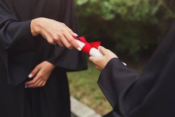 Juíza rejeita cobrança de mensalidades de universidade a ex-aluna formada antecipadamente
