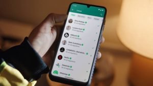 Juiz condena Facebook a liberar WhatsApp de usuária e pagar indenização