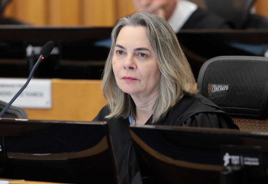 TST condena empresa por demitir todas as mulheres e substituí-las por homens