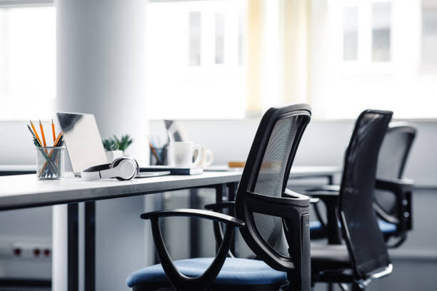 Empresa é condenada a pagar R$ 30 mil após trabalhador cair da cadeira no home office