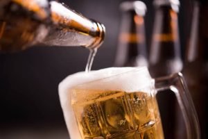 Justiça mantém justa causa de funcionária que postou foto com bebida alcoólica no expediente