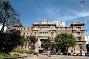TJ-SP determina realização de audiência independentemente da presença do réu