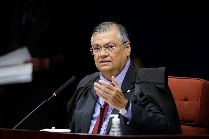 STF adia julgamento sobre prova obtida em celular na cena do crime