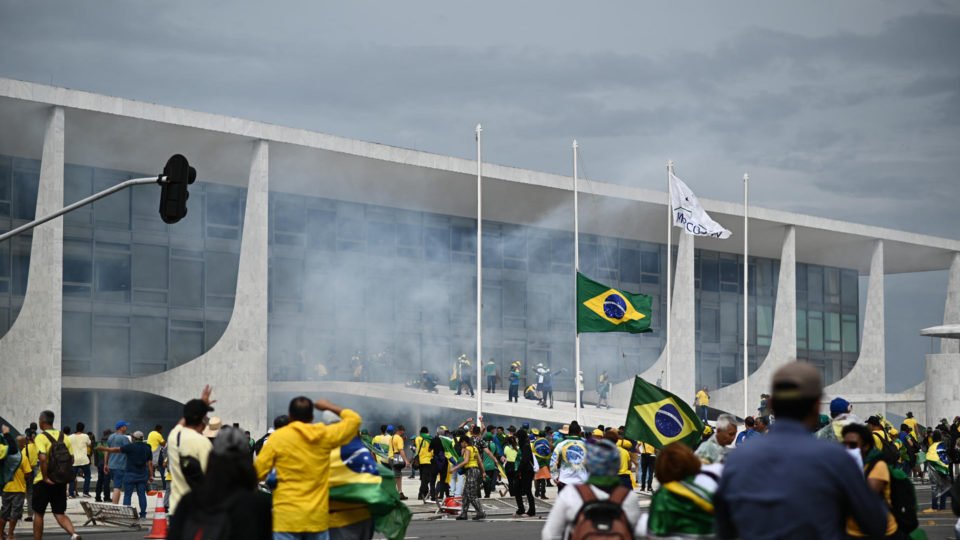 STF rebate narrativa e revela que idosos são minoria entre condenados pelo 8 de janeiro