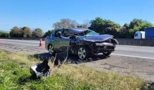 Carro onde estava pedro severino ficou destruido apos acidente.jpg