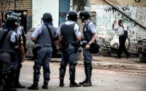 STJ decide que circulação em área de tráfico não justifica invasão de residência