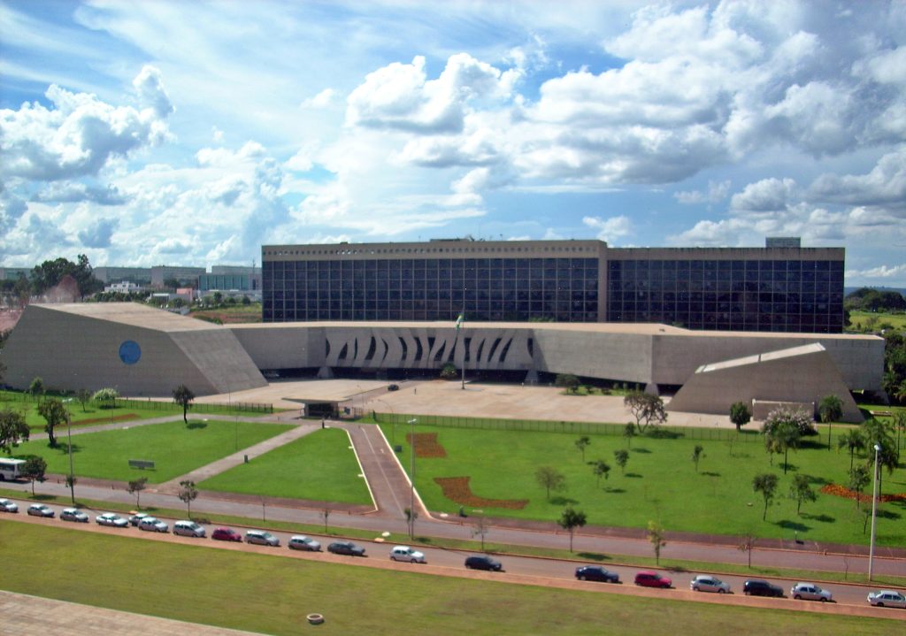 STJ analisa incidência do IOF em empréstimos recebidos de forma parcelada