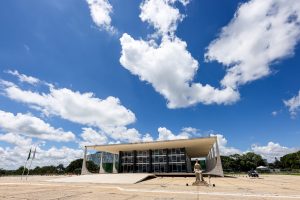 STF autoriza entrada sem visto de adolescente haitiana no Brasil para morar com os pais