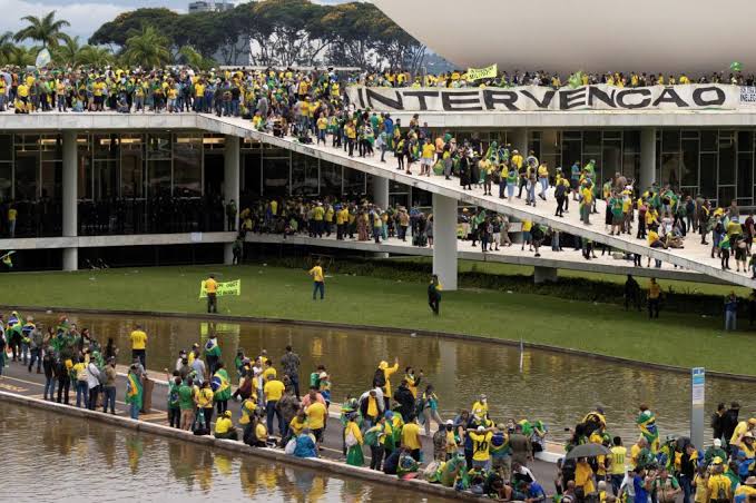Deputado solicita autorização para assistência religiosa a réus do 8 de janeiro
