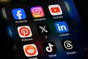 Desconforto de homem criticado nas redes sociais não gera dano moral