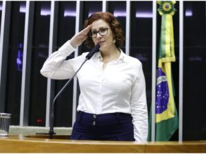 STF: decisão unânime condena deputada Carla Zambelli a 10 anos de prisão por invasão ao sistema do CNJ