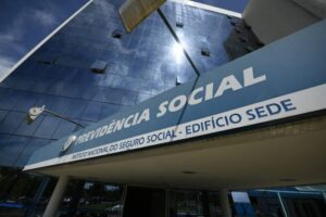 INSS acumula mais de 4 milhões de ações judiciais, mas só 1% é sobre devoluções
