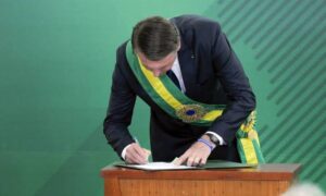 STF forma maioria para validar indulto natalino de Bolsonaro a condenados com penas de até cinco anos