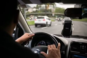 Justiça absolve Uber em ação de motorista que teve conta suspensa por cancelamentos de corridas
